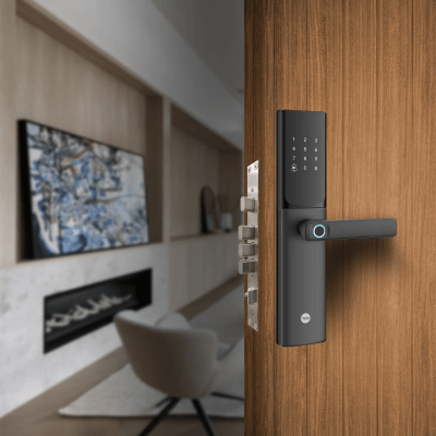 Cerradura Digital JULIUS / Sensor de Huella con Inteligencia Artificial / Registro de 100 Huellas y 100 Códigos / Bloqueo Automático / Modo Niños / IP54 / Incluye 2 Llaves de Alta Seguridad y 4 Tarjetas MIFARE — YALE-ASSA ABLOY · SKU MX83425