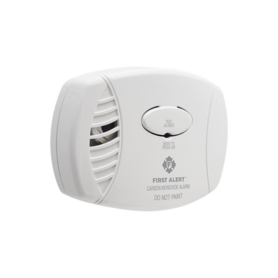 Alarma de monóxido de carbono (CO) enchufable con bateria de respaldo — FIRST ALERT · SKU CO605B