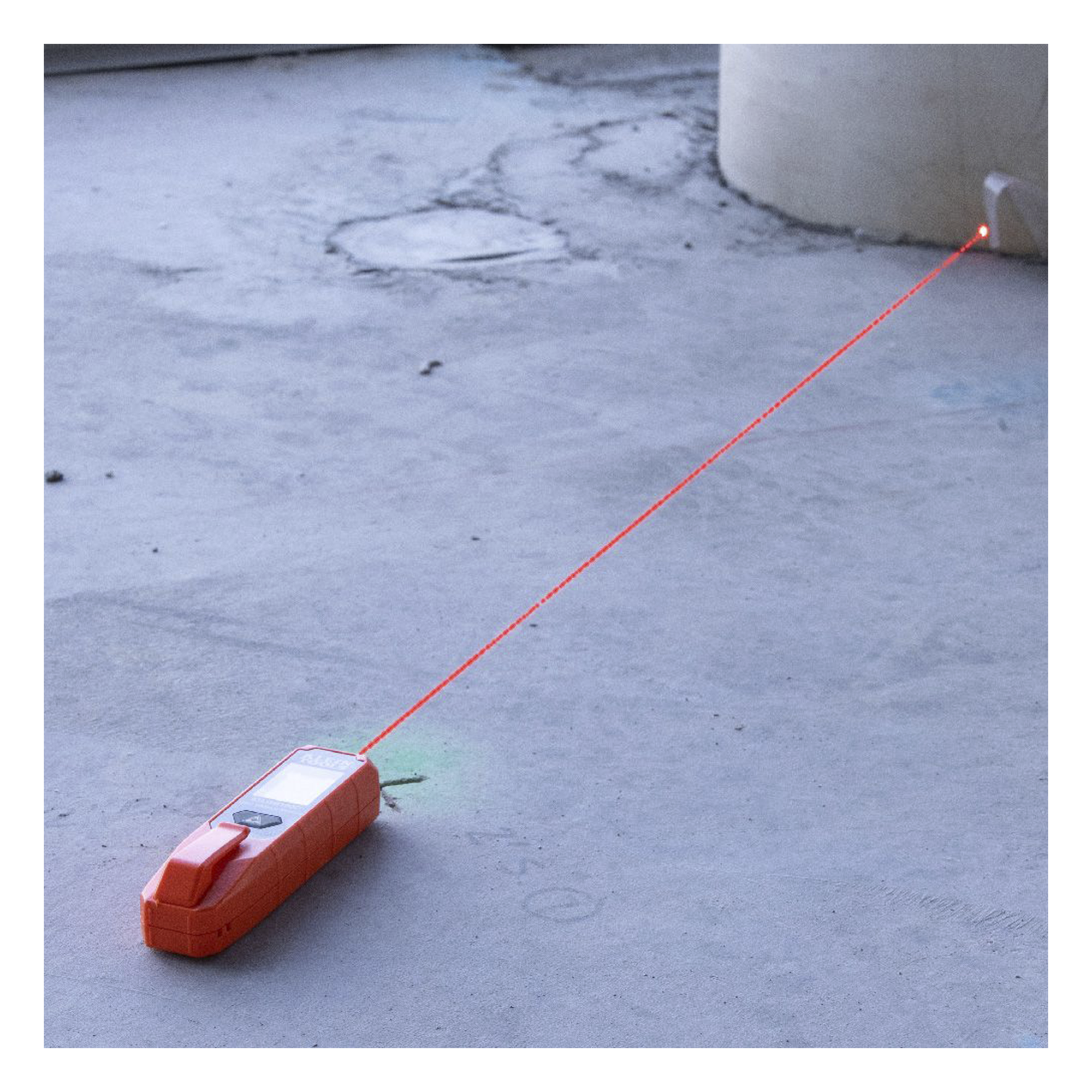 Medidor Compacto Láser de Distancias. Rango: 5.1 cm a 30.5 m / Opción cm o pulg. o Combinado / Clip para Bolsillo.