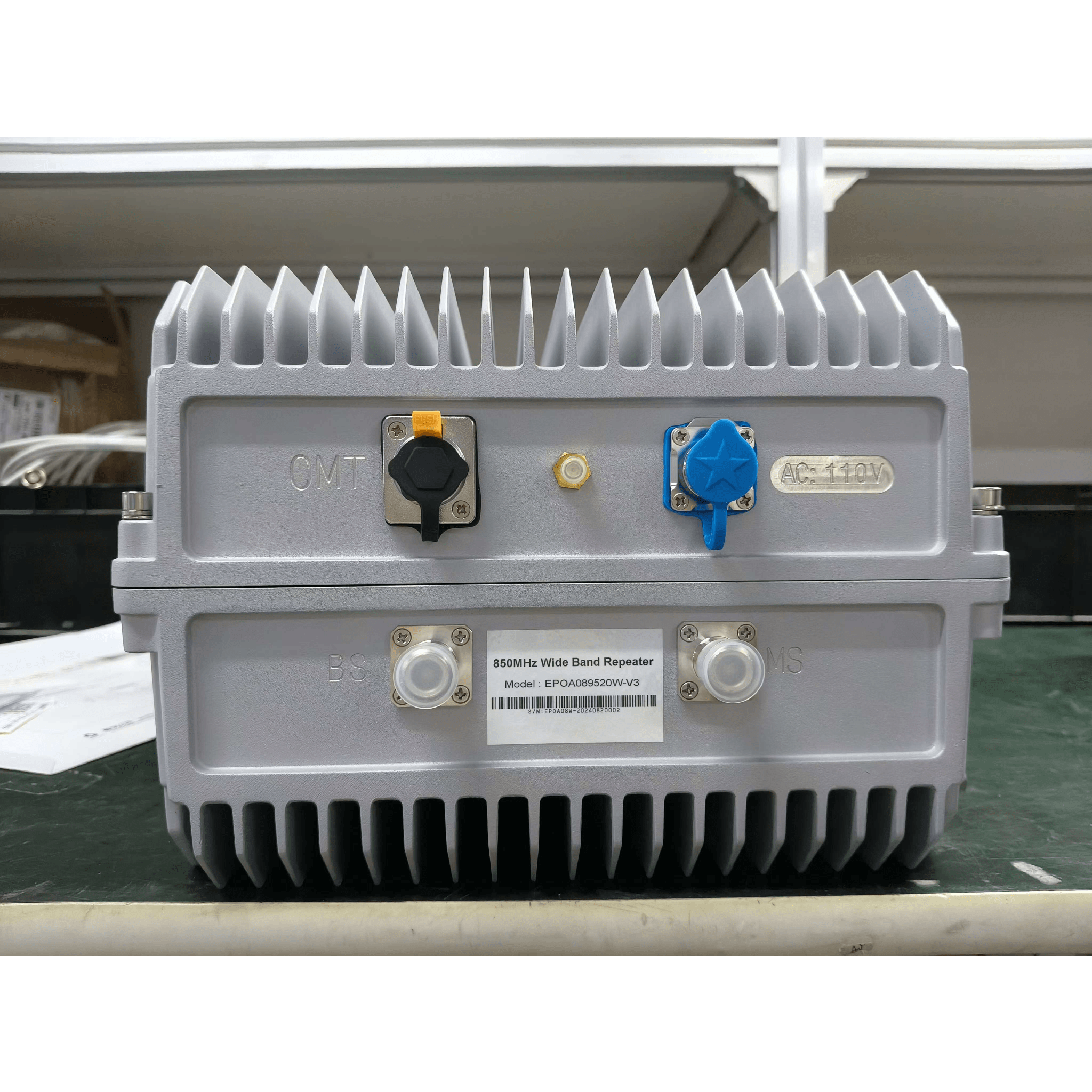 COBERTURA DE HASTA 5 km / Amplificador de Señal Celular / Banda 5, 850 MHz / 20 Watts de Potencia / Banda Ancha Multioperador / Protección Autoexcitación / Monitoreo USB / Gabinete IP65.