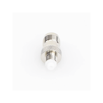 Adaptador en Línea, de Conector TNC Hembra a FME Hembra, Niple Europeo, Níquel/ Oro/ Teflón.