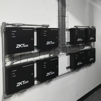 Controlador de Acceso 1 Puerta / 20,000 Huellas 30,000 Tarjetas / TCP/IP / ADMS PUSH / Green Label / ZKBio CVSecurity