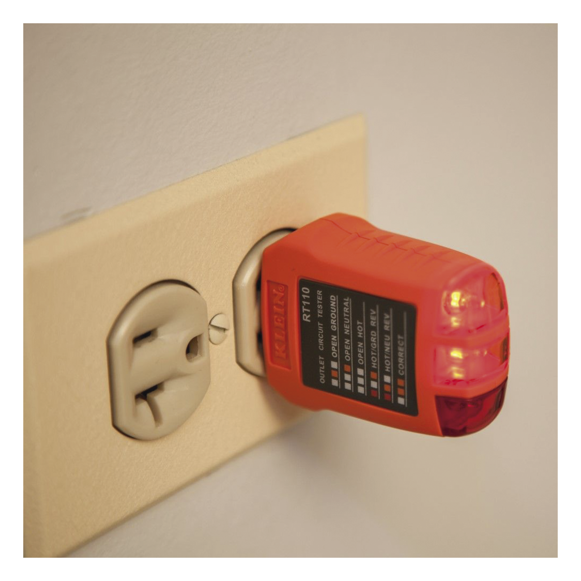Probador de Tomacorrientes Estándar, con Secuencia de Luces para Indicar un Cableado Correcto/Incorrecto.