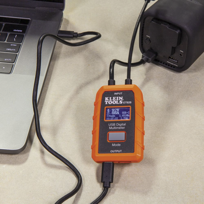 Multímetro digital USB para USB-A y USB-C.