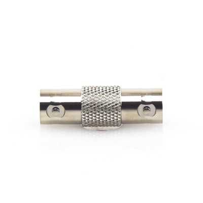 Adaptador Tipo Barril para 50 Ohm de Conectores BNC Hembra a BNC Hembra, Niquel/Oro/Polipropileno.