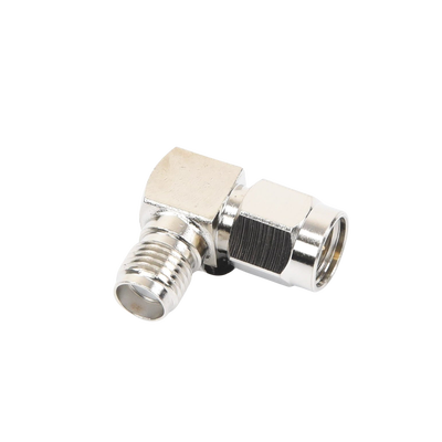 Adaptador en Ángulo Recto, de Conector SMA Macho a SMA Hembra Níquel/ Oro/ Teflón.