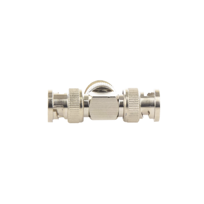 Adaptador de Triple conectores BNC macho para uso en sistemas de video vigilancia en aplicación con cables coaxiales RG-59/ RG-6, Níquel/ Oro/ Politetrafluoroetileno.