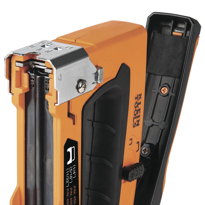 Grapadora para Cables de Voz, Datos y Video (UTP) a Madera / Tablaroca. Compatible con Grapas 450-001, 450-002, 450-003