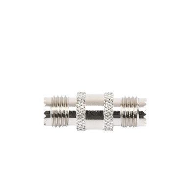 Adaptador Barril en Línea, de Conector Mini-UHF Hembra a Mini-UHF Hembra, Níquel/ Oro/ Teflón.