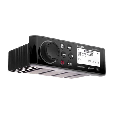 Sistema de Audio Marino MS-RA70 / Pantalla LCD Monocroma 2.6" / Tecnología Multi-Zone™️ 2 Zonas / Potencia Pico 200 W / Bluetooth® y ANT® / Compatible con SiriusXM y DAB+ / IPX7 / USB para Actualizaciones