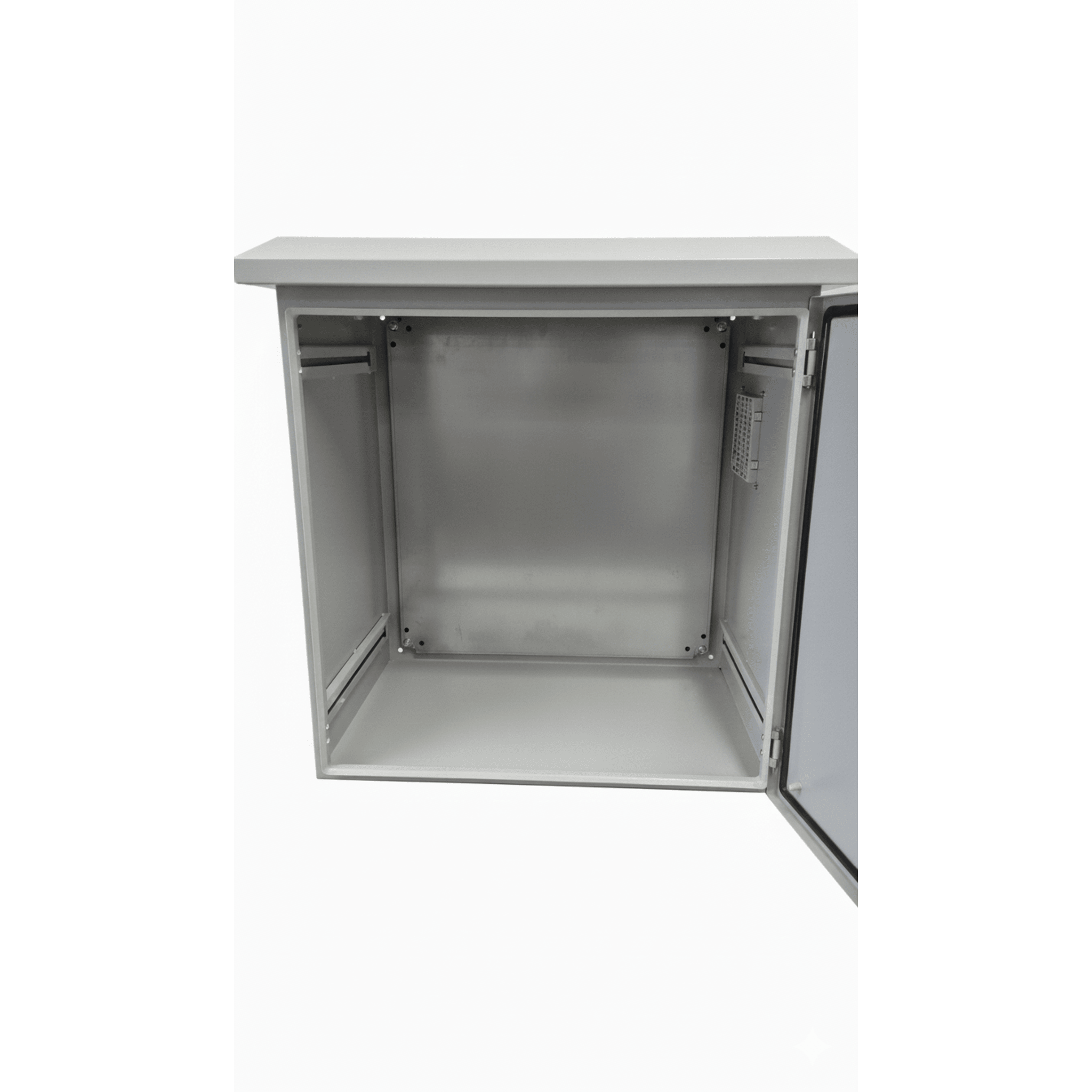 Gabinete Ventilado de Acero IP55 Uso en Exterior (593 x 609 x 399 mm) con Placa Trasera Interior Metálica y Compuerta Inferior Atornillable. Incluye Ventilador, Ventilas, filtros, Montaje Rack 19", Terminal de Tierra Física, Chapas y Ll