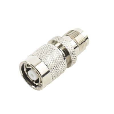Adaptador en Línea, de Conector TNC Macho Inverso a TNC Hembra, Nquel/ Oro/ Teflón.
