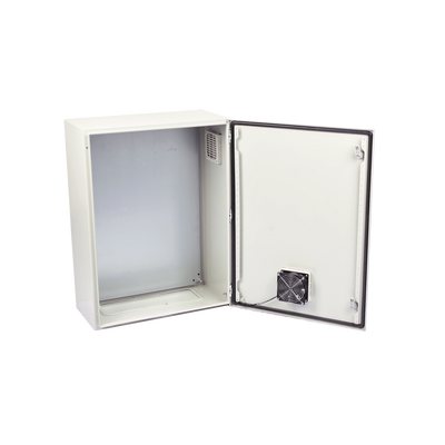 Gabinete Ventilado de Acero IP55 Uso en Exterior (600 x 800 x 300 mm) con Placa Trasera Interior Metálica y Compuerta Inferior Atornillable. Incluye Ventilador, Ventilas, filtros, Chapas y Llave T.