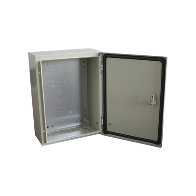 Gabinete de Acero IP66 Uso en Intemperie (300 x 400 x 200 mm) con Placa Trasera Interior de Metal y Compuerta Inferior Atornillable (Incluye Chapa y Llave T). — PRECISION · SKU PST-3040-20A