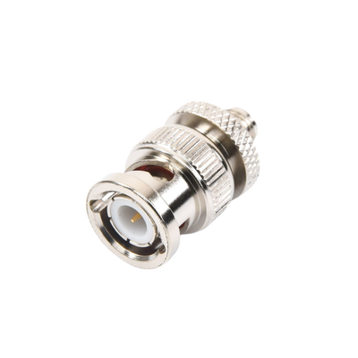 Adaptador en Línea de Conector SMA Hembra a BNC Macho, Níquel/ Oro/ Teflón.
