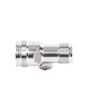 Adaptador en Línea de Conector 4.3-10 Macho a N Hembra, Bronce Blanco/ Plata/ Teflón.