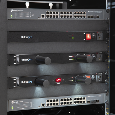 PDU para Distribución de Energía, Montaje en Rack, 11 salidas, Instalación Horizontal, de 19in, 1U, 15 Amp, 120 Vca, Con Indicador Led Y Display