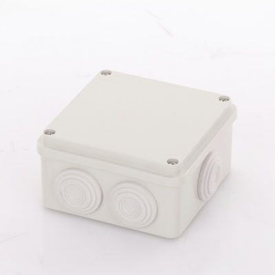 Caja Derivación-Conexión de Plástico (100 X 100 X 54 mm) con 7 Glándulas de Goma. Para Instalaciones Comerciales, Residenciales e Industriales. Incluye Tornillería para su Tapa. 