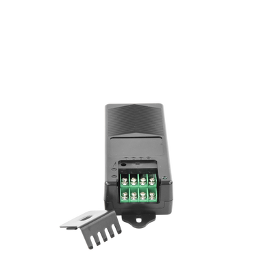 Fuente de Poder de 4 Salidas de 11 - 15 Vcc / 5 Amper / Voltaje de Entrada 110- 240 Vac / Fusible Termico PTC Integrado para Protección / Salida de Voltaje Inteligente hasta 3 Amper por Salida