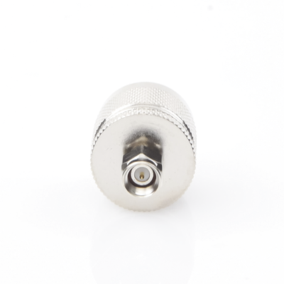 Adaptador en Línea de Conector SMA Macho a N Macho, Níquel/ Oro/ Teflón.