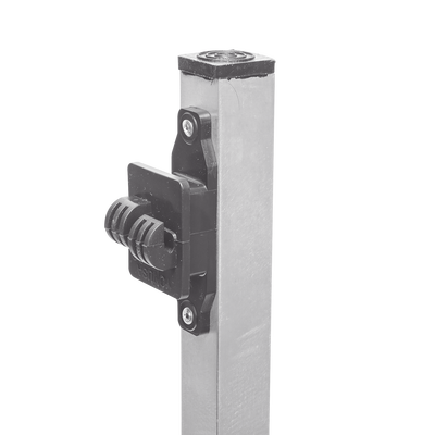Poste de Paso de 1.2m para Cerca Electrificada de PTR Cuadrado de Aluminio de 1" de lado con 5 Aisladores Instalados.