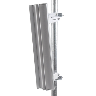 Antena sectorial para estaciones base airMAX AC de 60° de cobertura horizontal, en 5 GHz (5150 - 5875 MHz) de 21 dBi