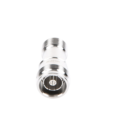 Adaptador en Línea de Conector 4.3-10 Macho a N Hembra, Bronce Blanco/ Plata/ Teflón.