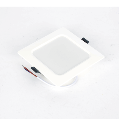 Spot Cuadrado Empotrable / 12 x 12 cm / Luz Fría / 110 V / 6 W / 420 lúmenes / 25000 hrs / Ángulo de apertura 120° / IP20